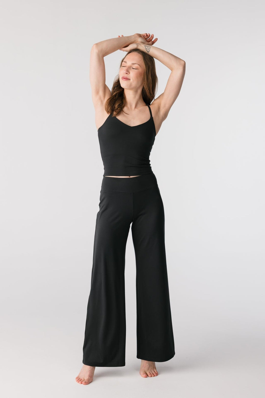 JADA STRAIGHT LEG PANTS SVARTAR - Ethic