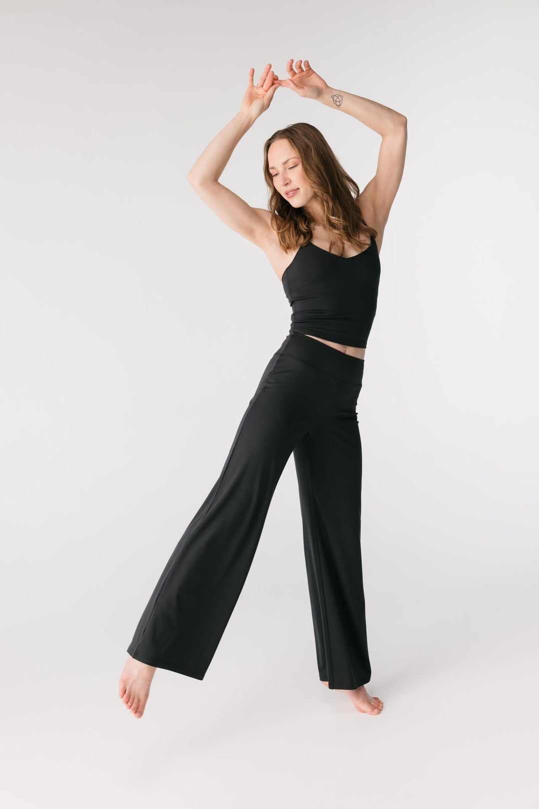 JADA STRAIGHT LEG PANTS SVARTAR - Ethic