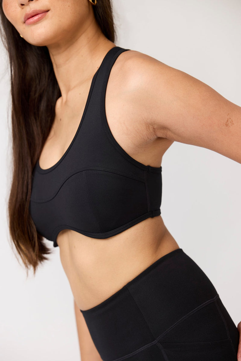 CONNIE CURVED TOPPUR SVARTUR