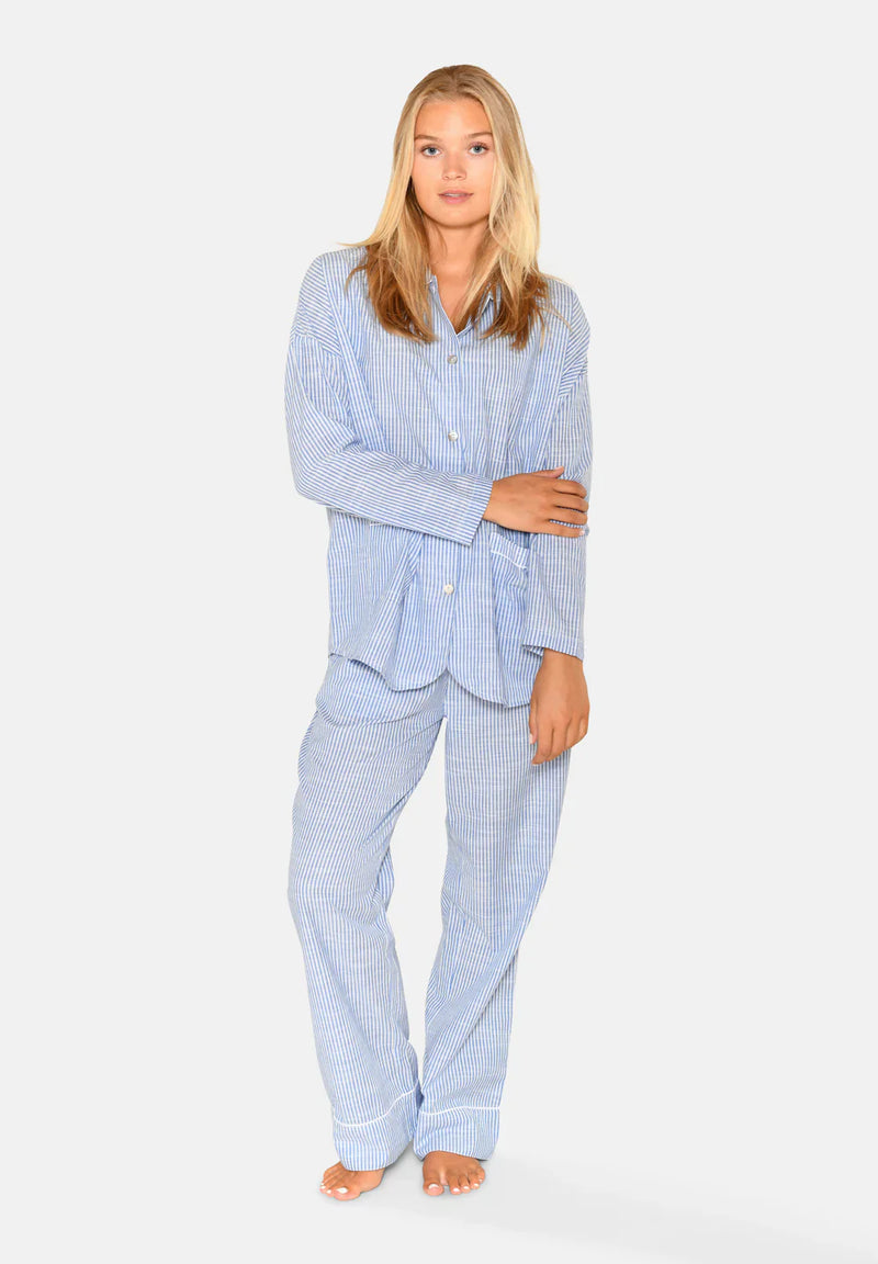 AMANDA SKYRTA ENGLISH MANOR