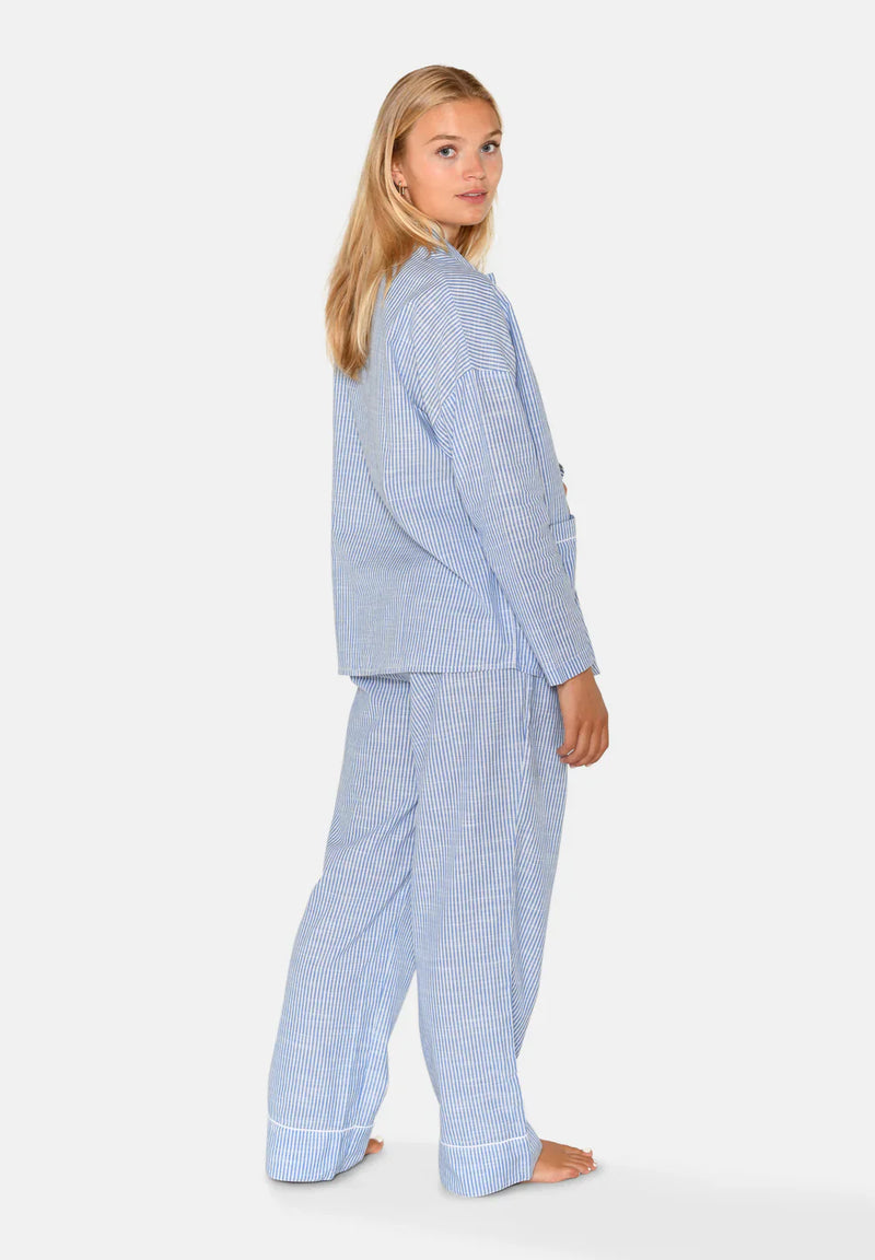 AMANDA SKYRTA ENGLISH MANOR