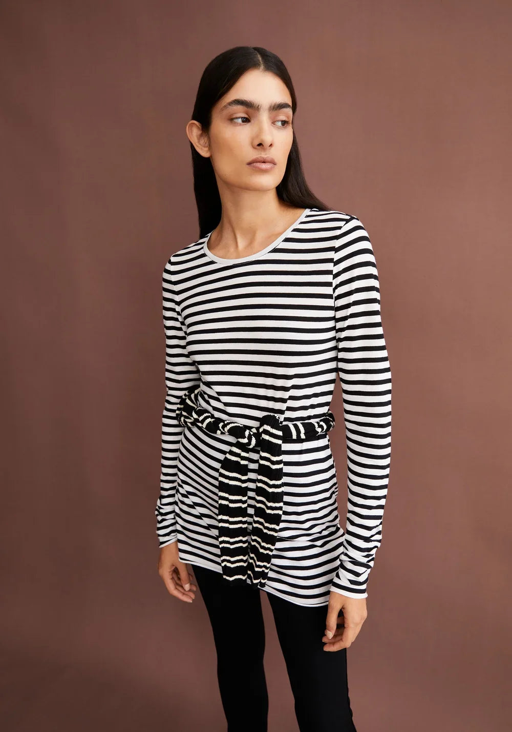 EINIAARA SOFT BOLUR RÖNDÓTTUR WITHE/BLACK