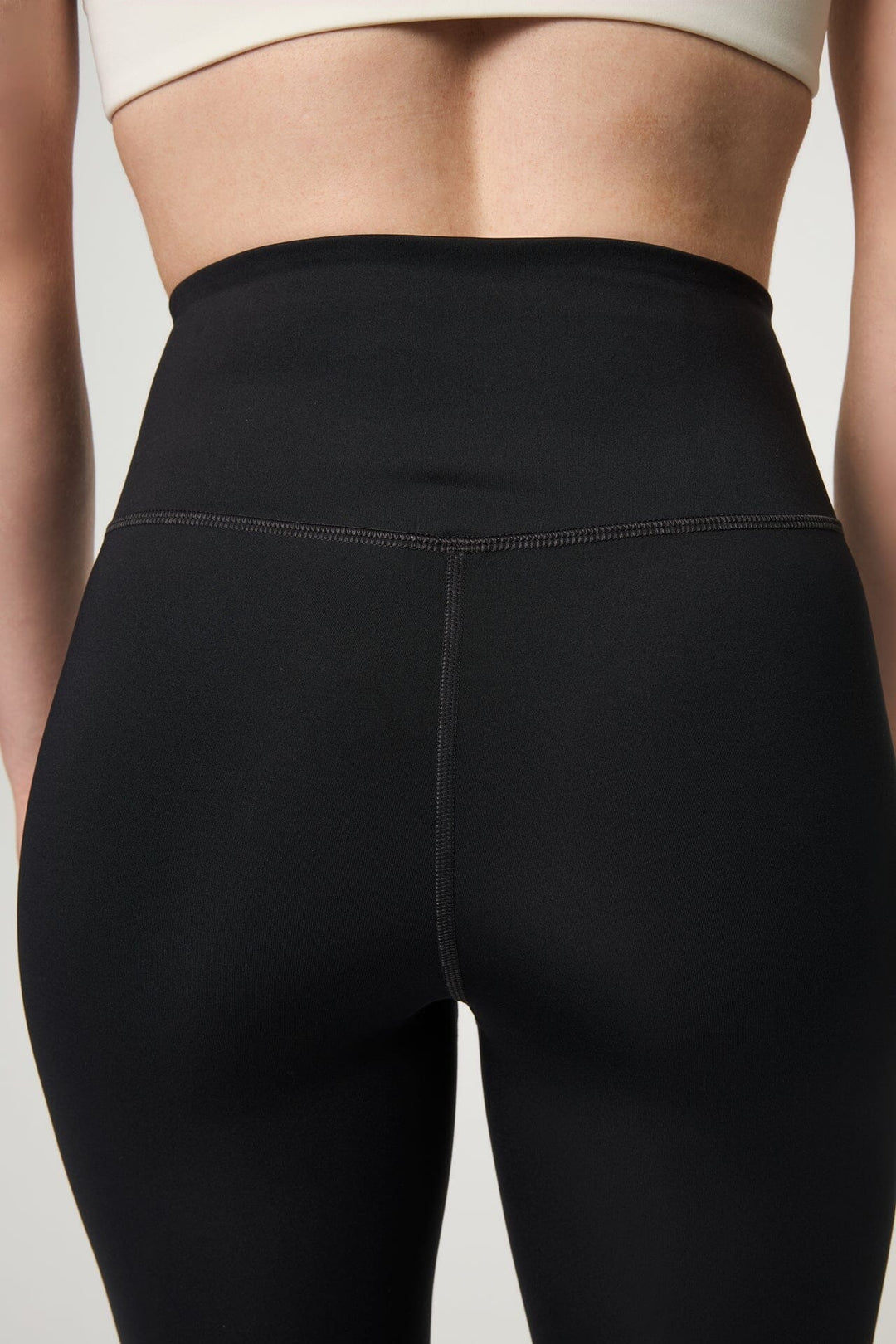 COMPRESSIVE FLARE LEGGINGS SVARTAR - Ethic