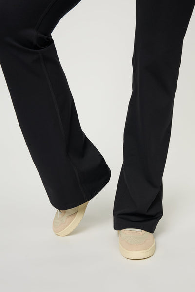 COMPRESSIVE FLARE LEGGINGS SVARTAR