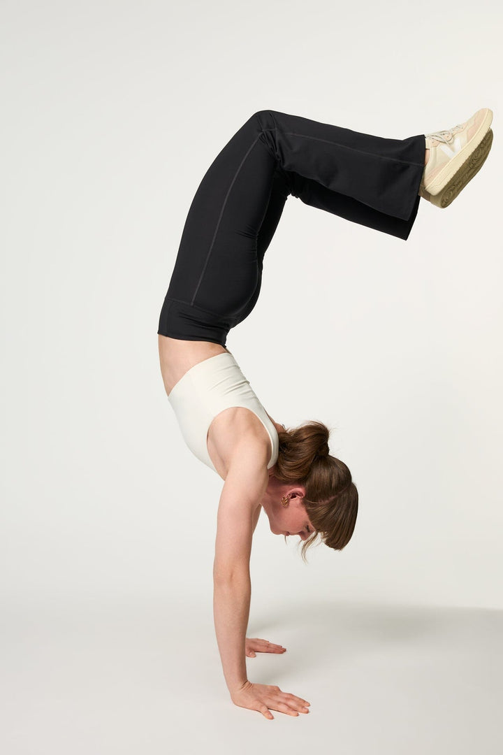 COMPRESSIVE FLARE LEGGINGS SVARTAR - Ethic