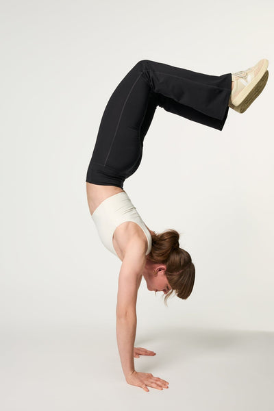 COMPRESSIVE FLARE LEGGINGS SVARTAR