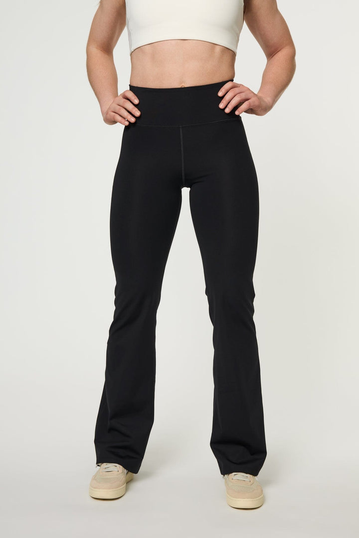 COMPRESSIVE FLARE LEGGINGS SVARTAR - Ethic
