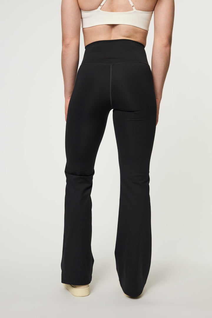 COMPRESSIVE FLARE LEGGINGS SVARTAR - Ethic