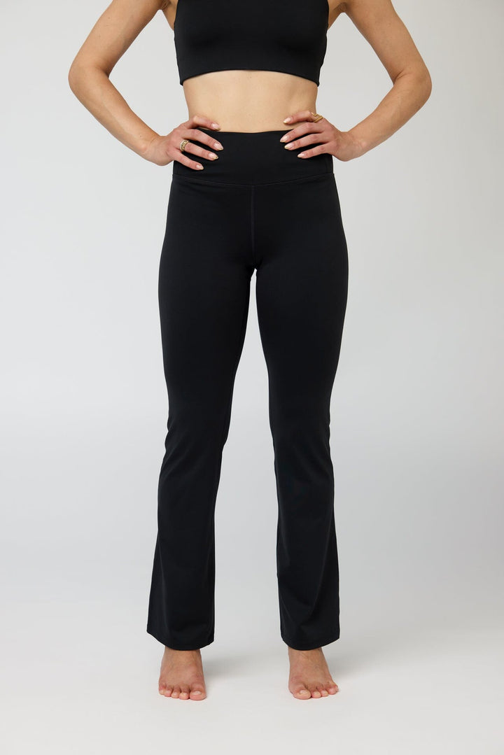 FLOAT FLARE LEGGINGS SVARTAR