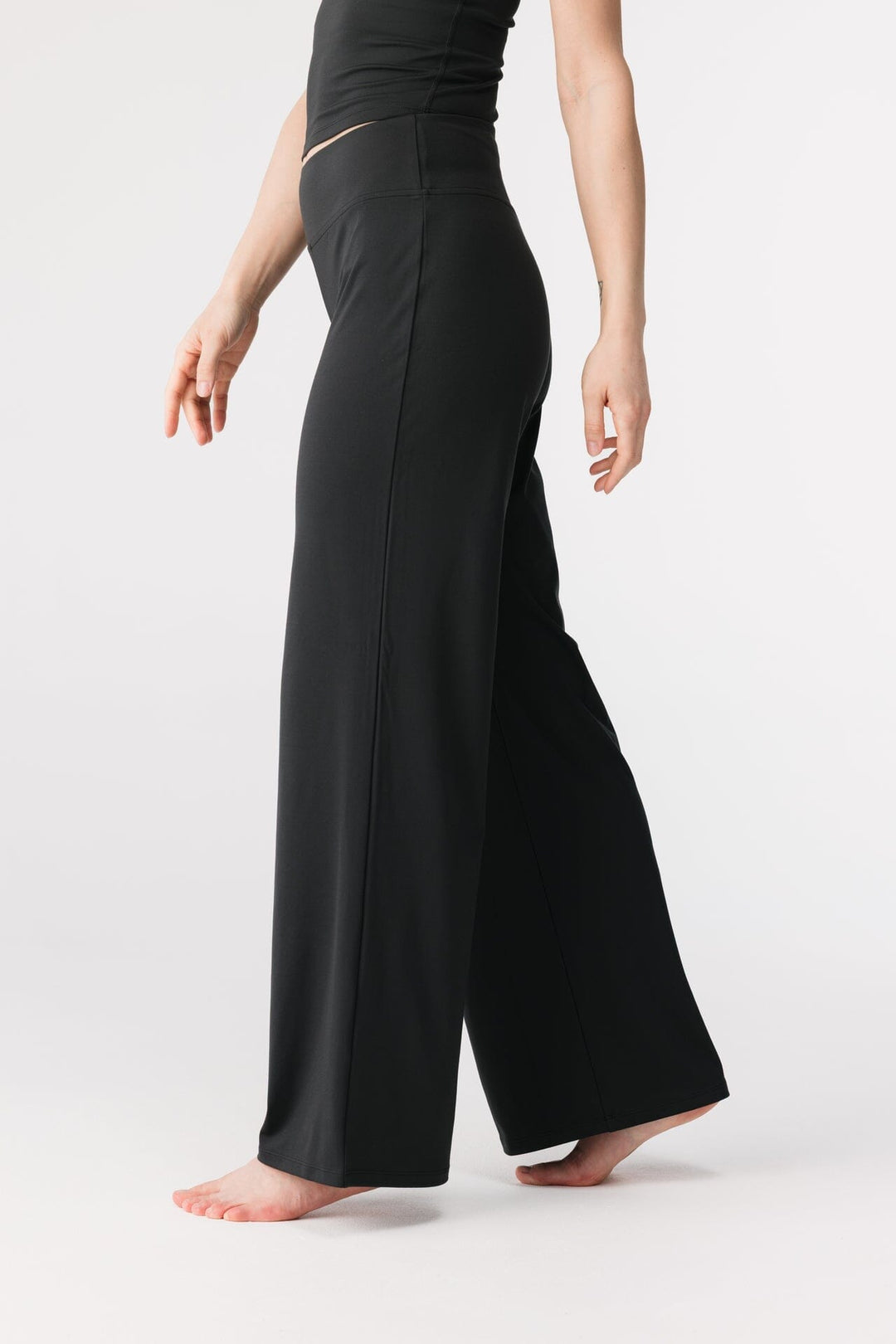 JADA STRAIGHT LEG PANTS SVARTAR - Ethic