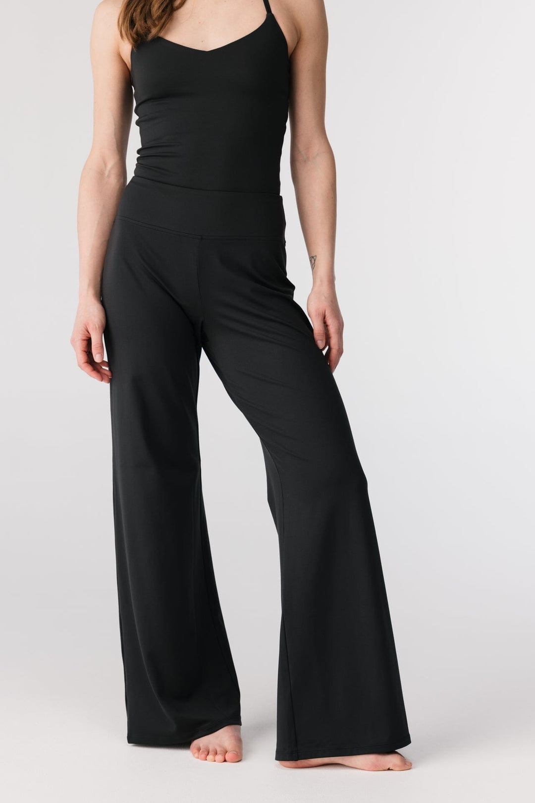 JADA STRAIGHT LEG PANTS SVARTAR - Ethic