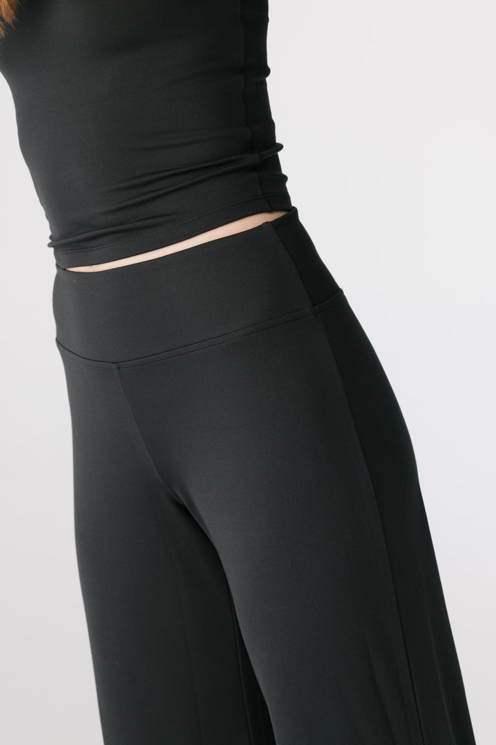 JADA STRAIGHT LEG PANTS SVARTAR - Ethic