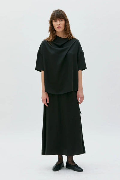 AMITA SATIN TENCEL TOPPUR SVARTUR