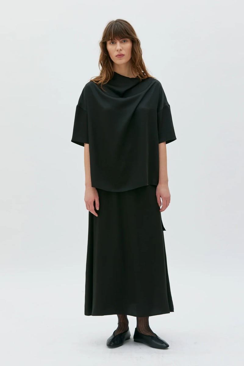 AMITA SATIN TENCEL TOPPUR SVARTUR