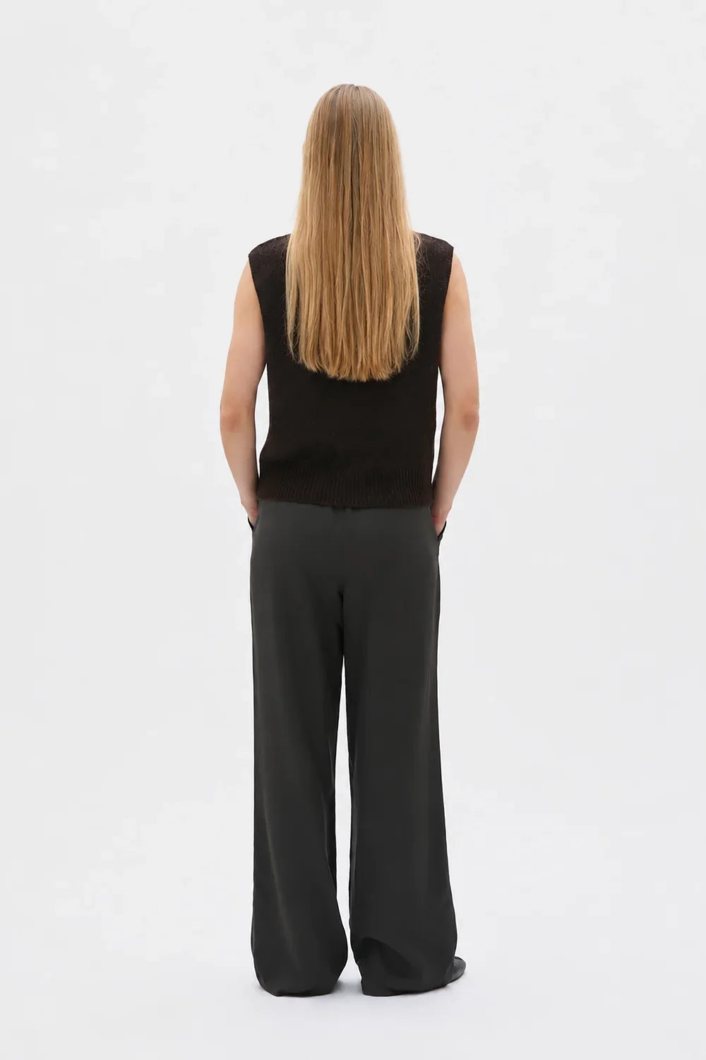 NERA ULLAR VESTI ÚR CASHMERE MOREL BROWN