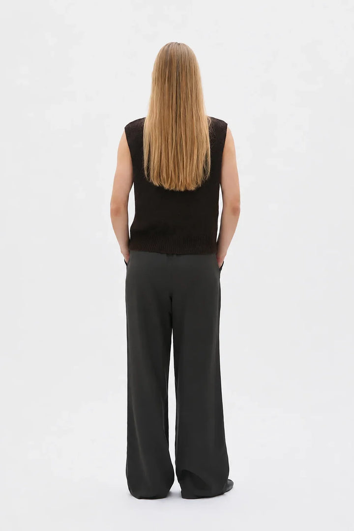 NERA ULLAR VESTI ÚR CASHMERE MOREL BROWN