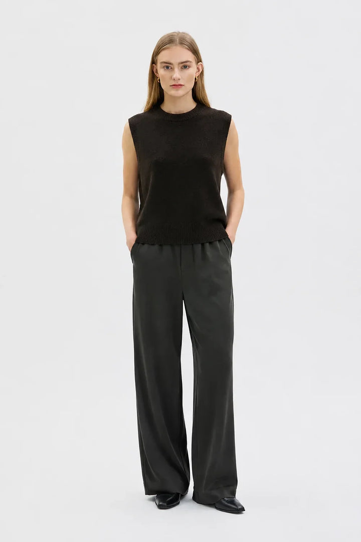 NERA ULLAR VESTI ÚR CASHMERE MOREL BROWN