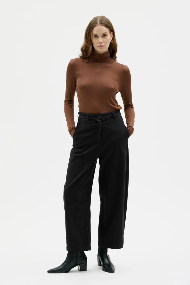 NONA CURVED TROUSERS LÍFRÆN BÓMULL &amp; CASHMERE SVARTAR