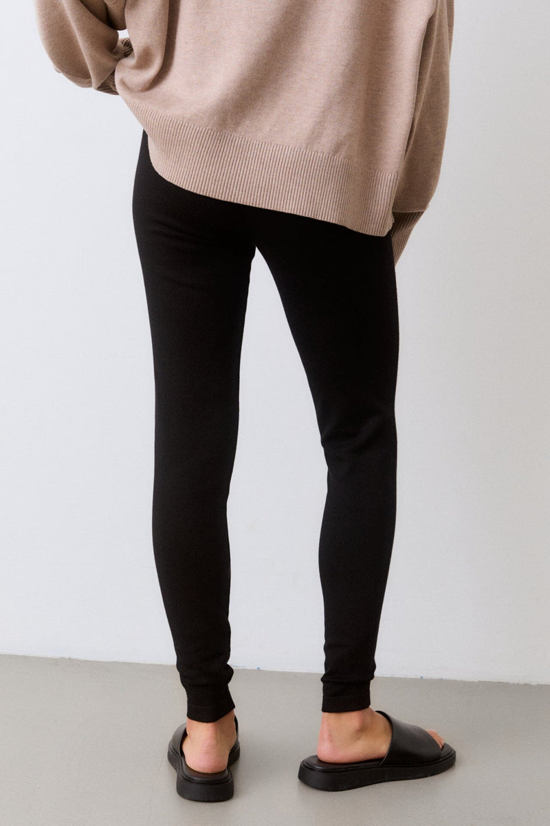 NEA LEGGINGS SVARTAR